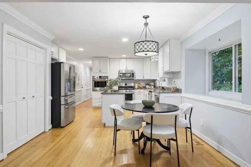 Mission Realty | Brokered by REAL